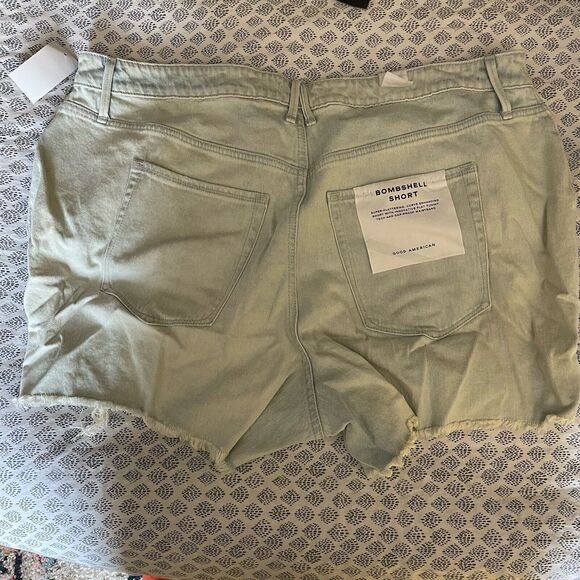 Good American The Bombshell Distressed Denim Shorts Sz 18 - Light Blue - Picture 10 of 10